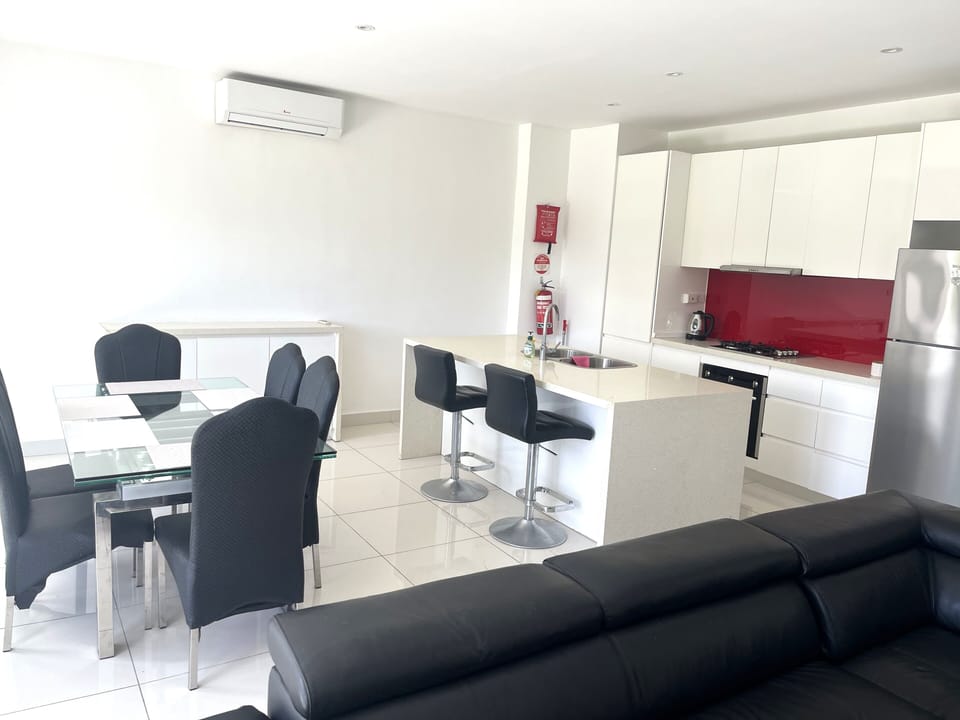 Apartment, 3 Bedrooms, Kitchen, Garden View | Interior