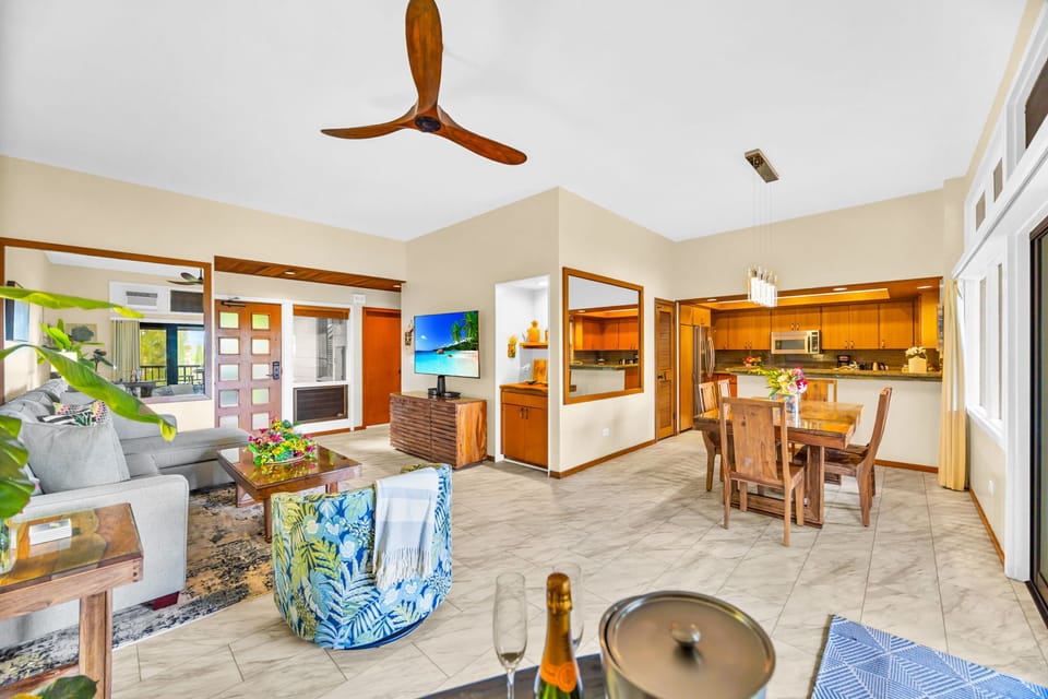 Living space flows easily to kitchen and dining—perfect for laid-back evenings. KRV-724
