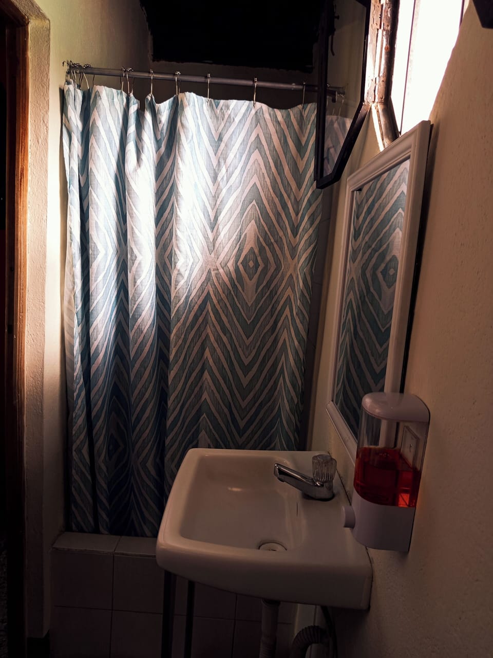 Basic Twin Room, Private Bathroom | Bathroom | Towels, shampoo, toilet paper