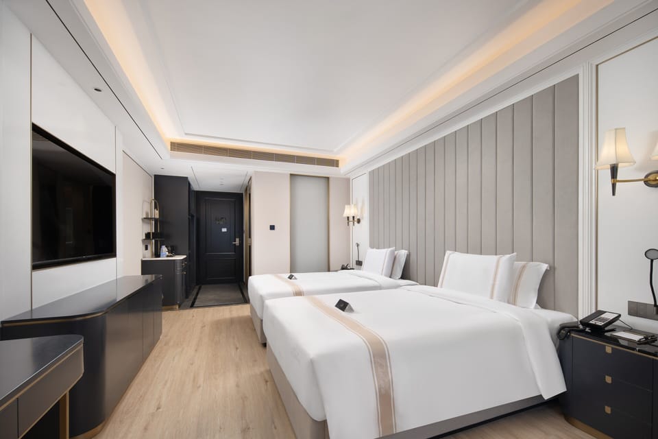 Business Twin Room, City View | Egyptian cotton sheets, premium bedding, down comforters, pillowtop beds