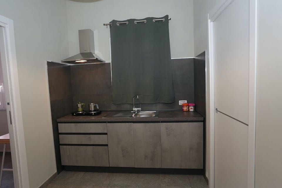 Superior Apartment, 2 Bedrooms, Sea View | Private kitchen