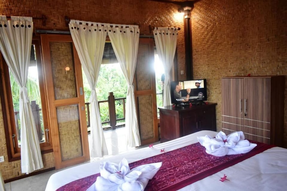 Deluxe Double Room, Balcony, Garden View | Desk, free WiFi