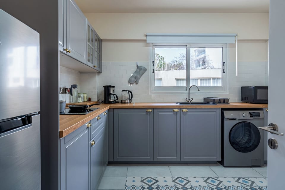 Apartment, 2 Bedrooms, Kitchen, City View | Private kitchen | Coffee/tea maker, full-size fridge, microwave, oven