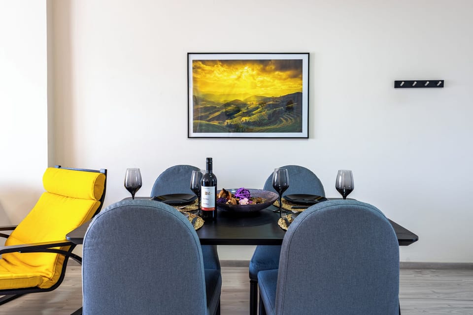 Apartment, 2 Bedrooms, Kitchen, City View | Dining