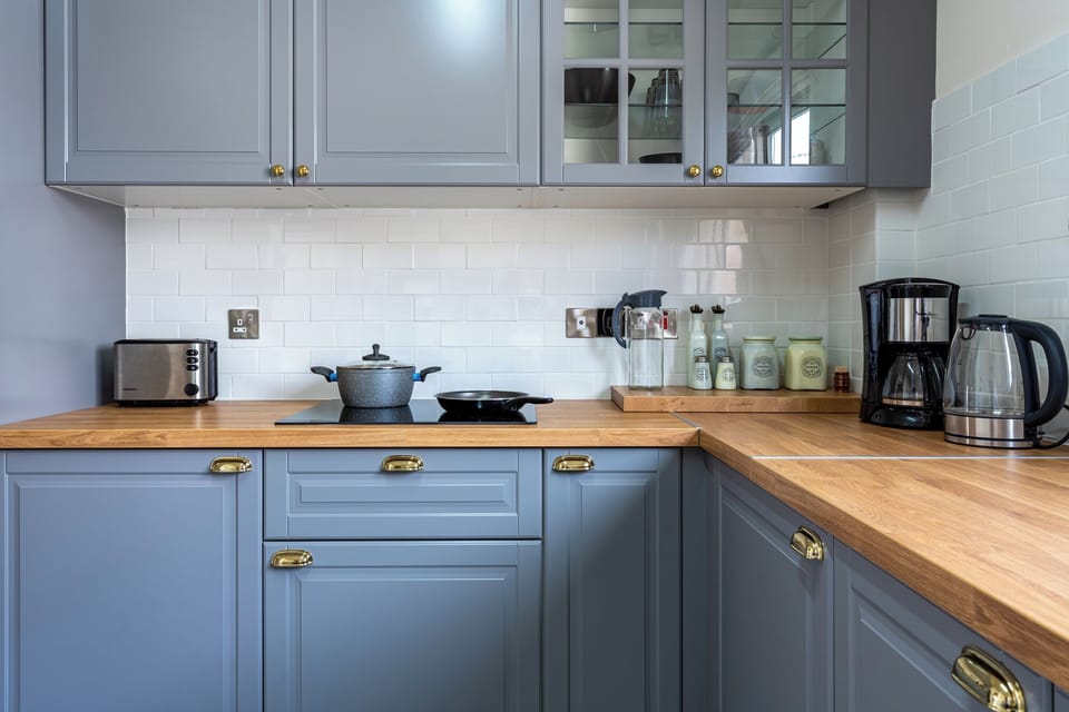 Apartment, 2 Bedrooms, Kitchen, City View | Private kitchen | Coffee/tea maker, full-size fridge, microwave, oven