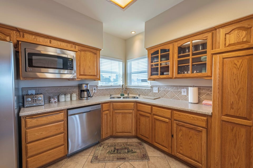 House, Multiple Beds, Hot Tub, Garden View (Our Place Farmhouse) | Private kitchen