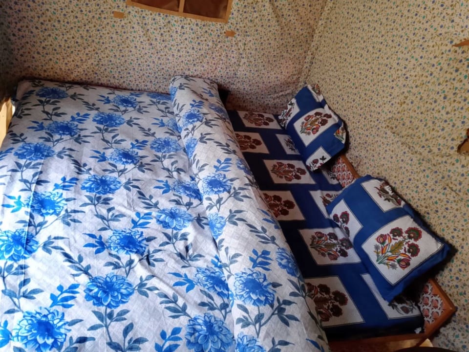 Tent | Rollaway beds, free WiFi, bed sheets
