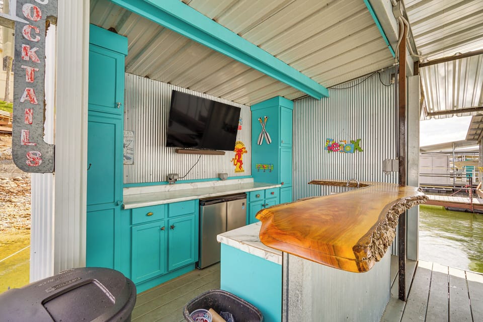 Dockside Bar | Private Dock