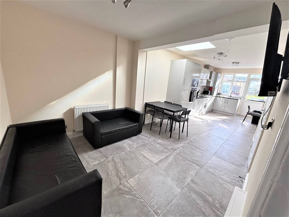 House, 5 Bedrooms, Terrace | Living area