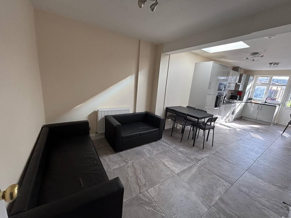 House, 5 Bedrooms, Terrace | Living area