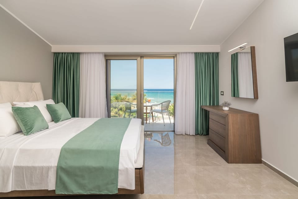 Studio Suite, Balcony, Sea View | In-room safe, free WiFi, bed sheets