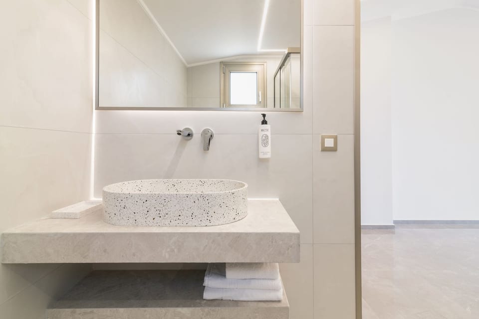 Studio Suite, Balcony, Sea View | Bathroom