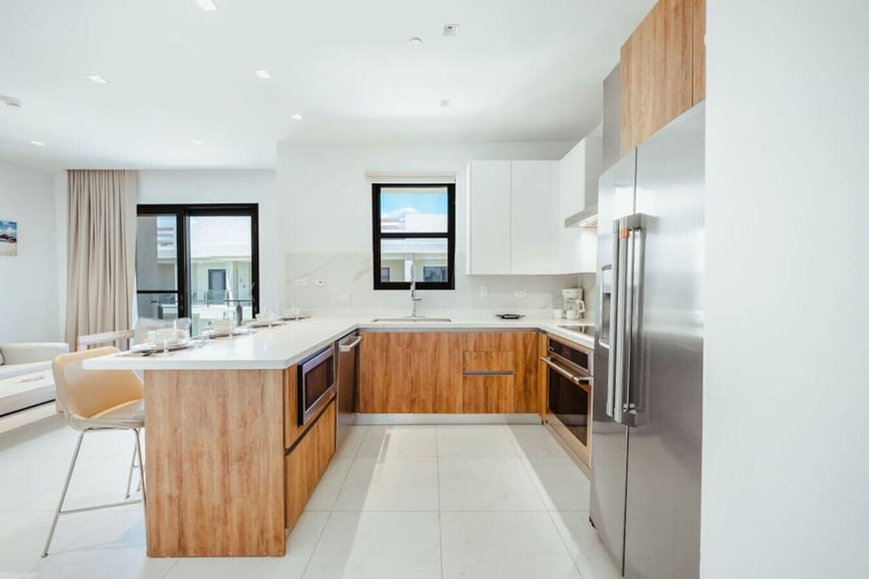 Spacious, modern kitchen with everything you need to cook and dine comfortably.