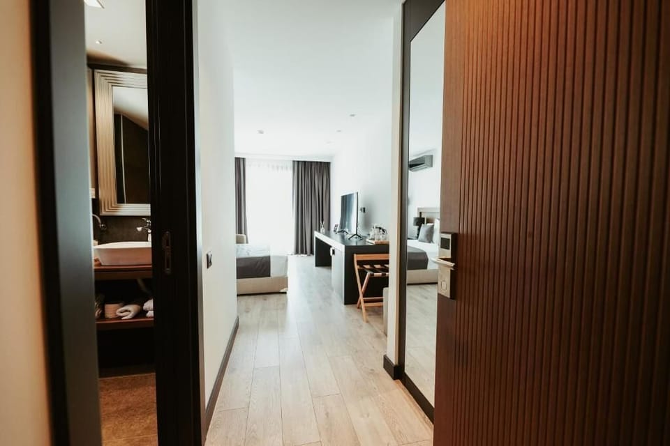 Deluxe Double Room, Sea View | Free WiFi