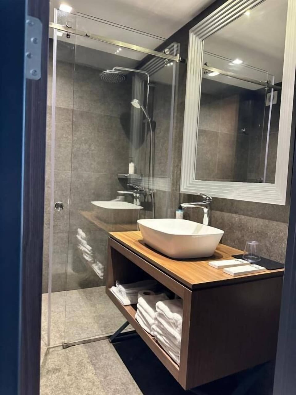 Deluxe Double Room, Sea View | Bathroom