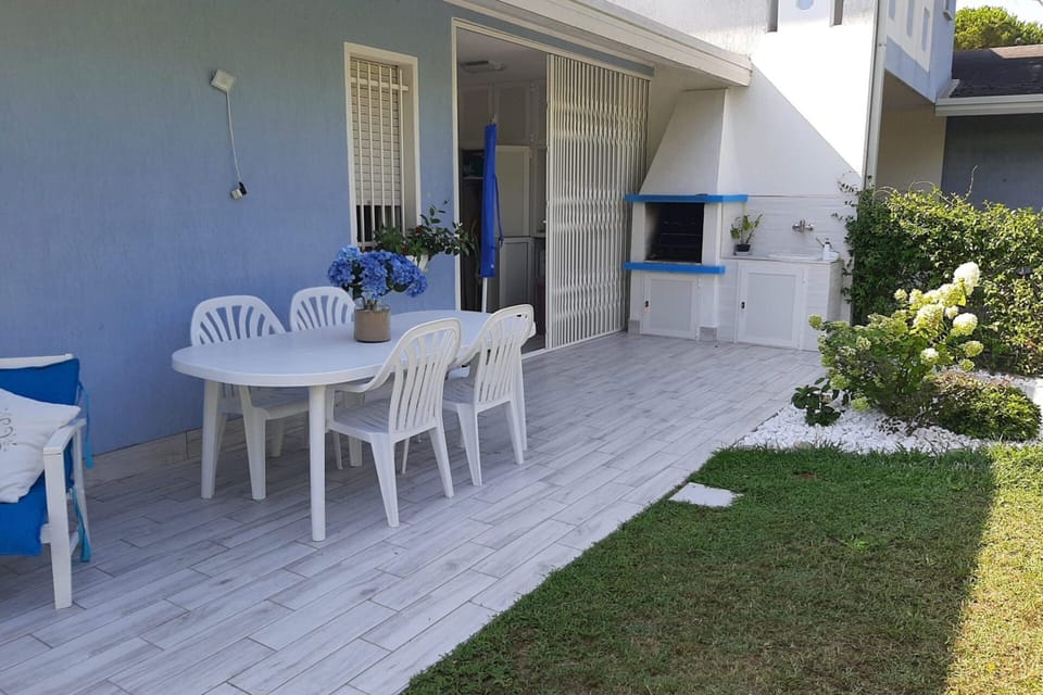 Villa, 2 Bedrooms, Patio, Garden View | Outdoor dining