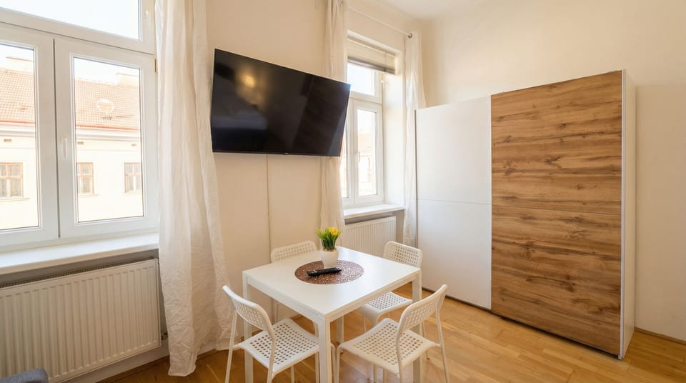 Basic Apartment | Dining