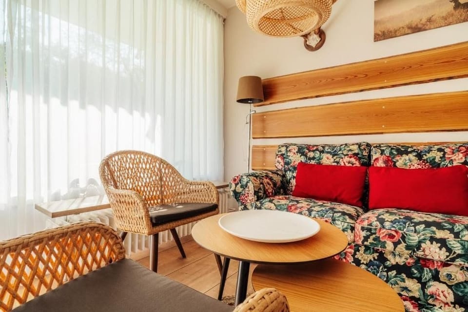 Superior Double Room, Balcony, Garden View | Living area