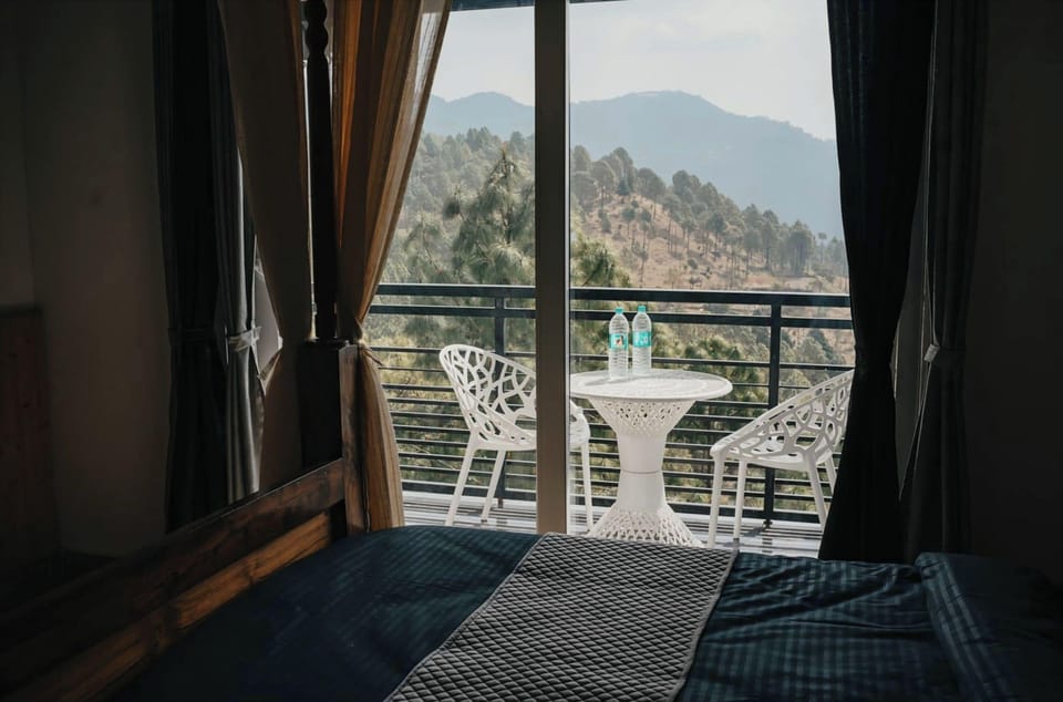 Deluxe Quadruple Room | Hypo-allergenic bedding, desk, soundproofing, free WiFi