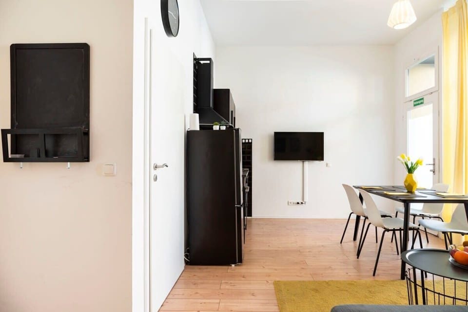Living space with dining area, kitchenette & TV