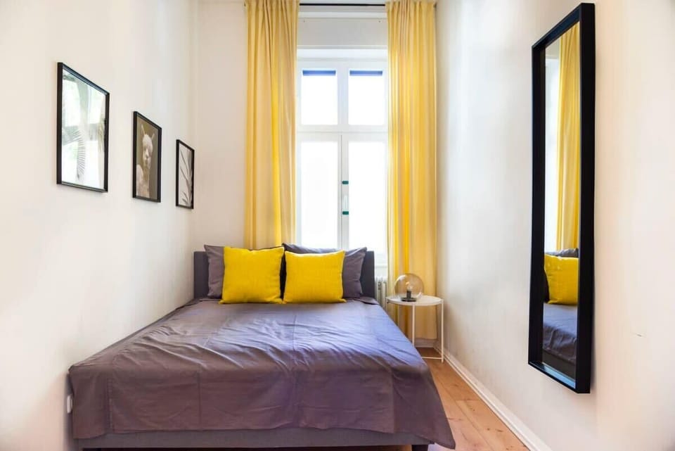 Bedroom with a queensize bed