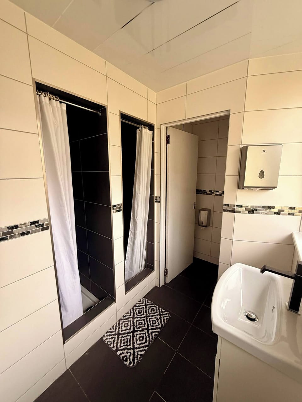 Spacious House Sleeps 10 -near Bikepark Wales -central -parking House in Wales