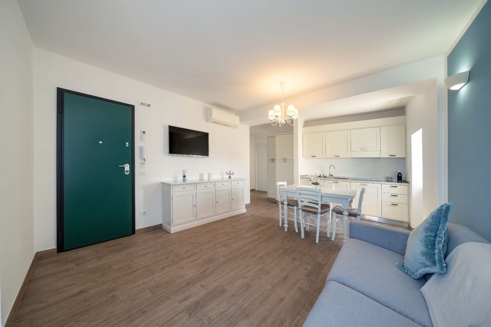 Classic Apartment, City View | Living area