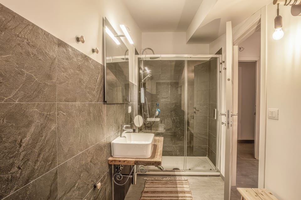 Room, Mountain View | Bathroom | Soap, shampoo, toilet paper