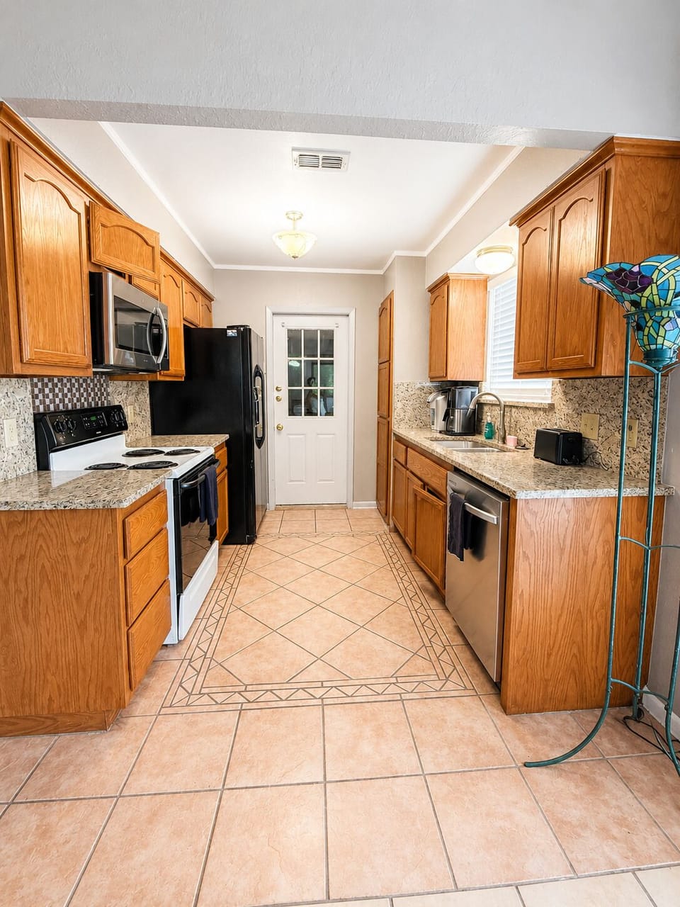 Fully equipped kitchen with modern appliances and everything you need to cook.