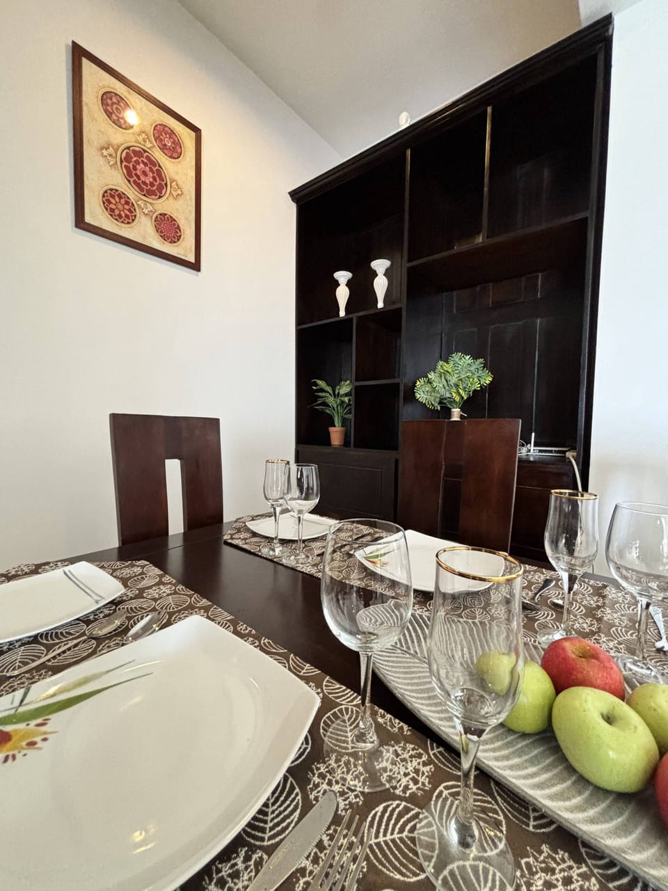 Deluxe Apartment, 2 Bedrooms, Partial Ocean View, Tower | Dining