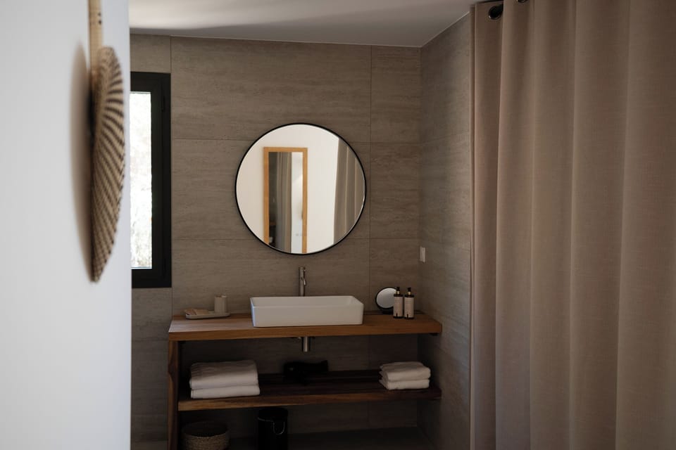 Prestige Room | Bathroom | Shower, free toiletries, hair dryer, bathrobes