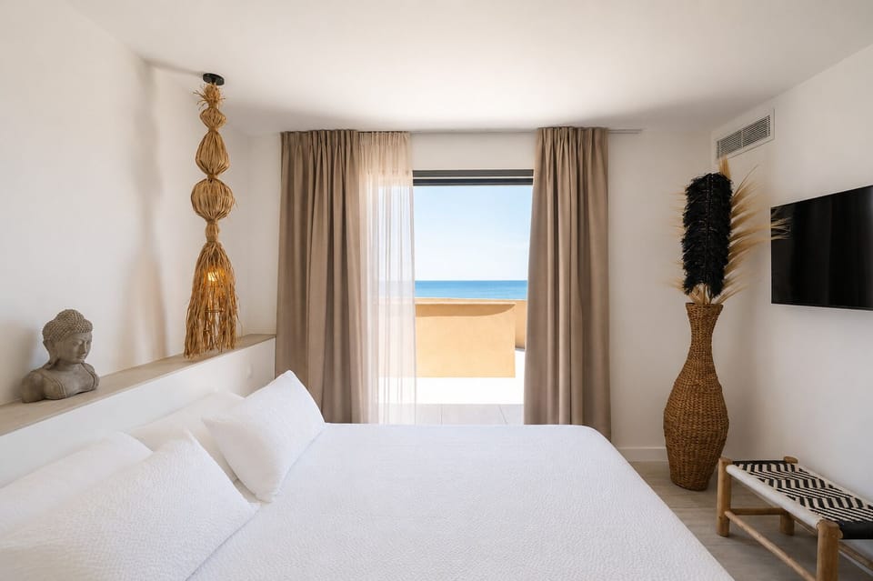 Rooftop Room | Minibar, in-room safe, desk, cribs (surcharge)