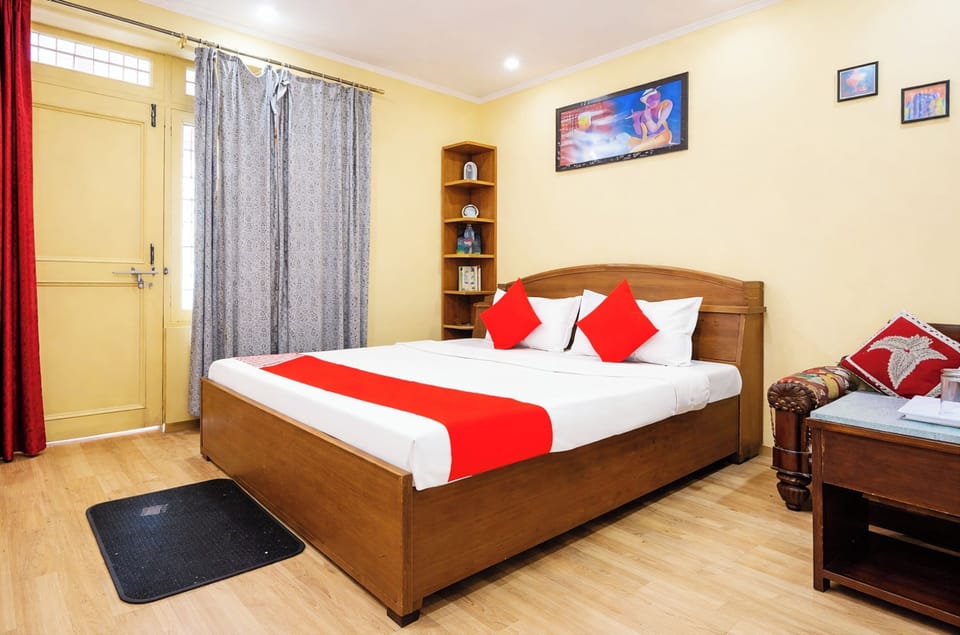 Family Double Room | Hypo-allergenic bedding, desk, soundproofing, free WiFi