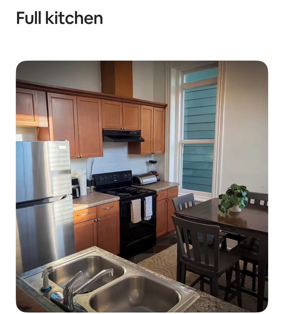 Full Kitchen / Fully Stocked 