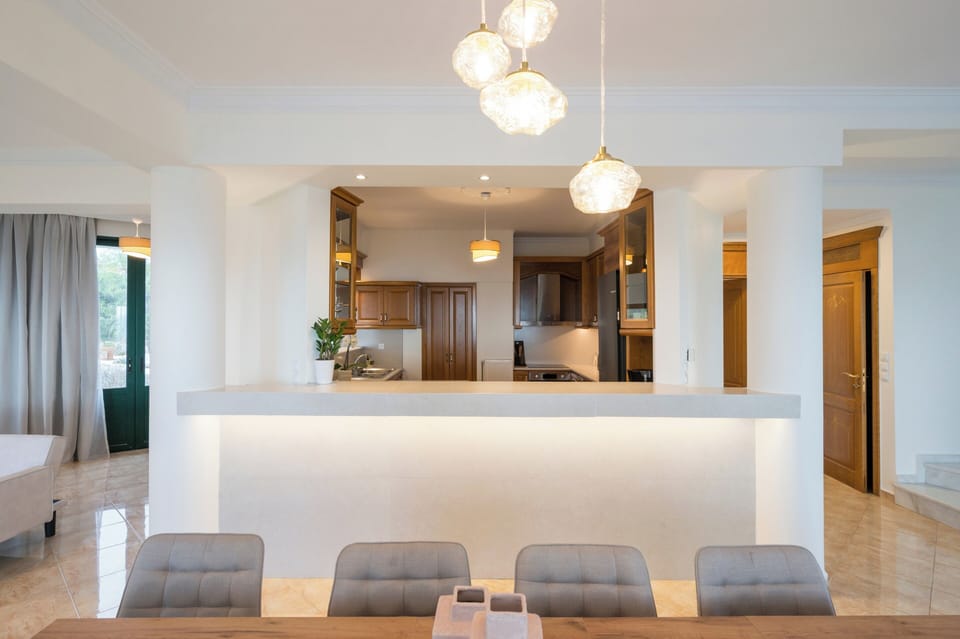 Superior Villa, Sea View | In-room dining