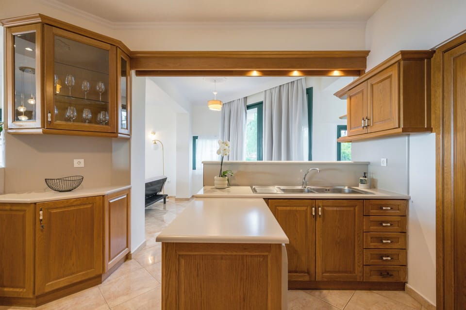 Superior Villa, Sea View | Private kitchen | Full-size fridge, microwave, oven, stovetop
