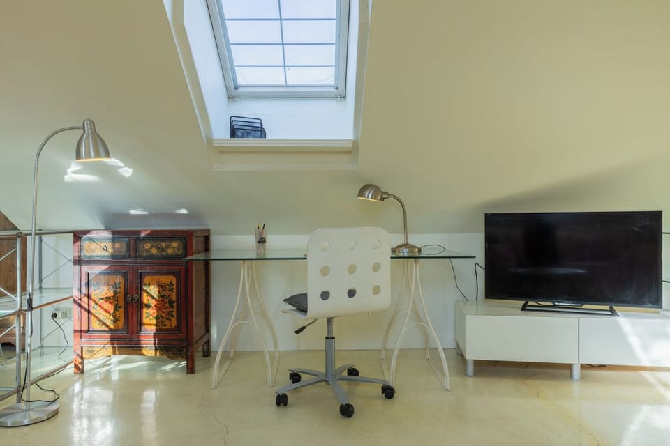 Basic Apartment | Living area | 30-cm TV with digital channels