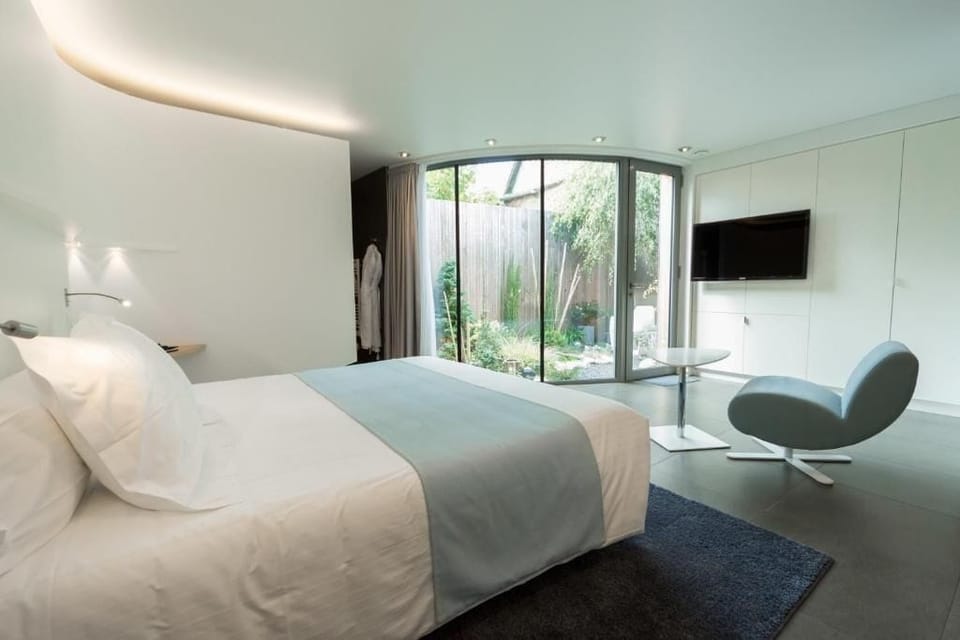 Standard Room, 1 Bedroom, Patio, Garden View | In-room safe, desk, blackout drapes, soundproofing