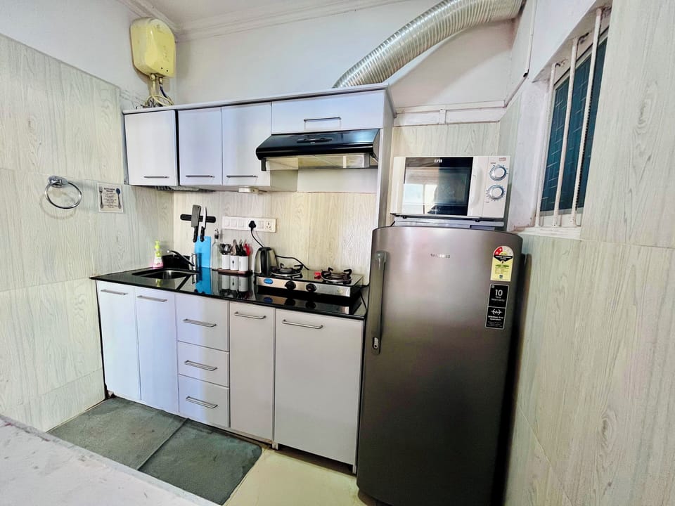Family Studio Suite, Balcony, Mountain View | Private kitchen