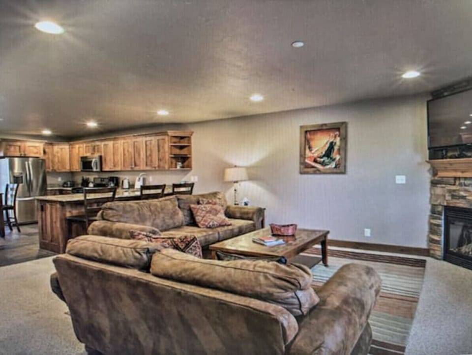Living Room | Sectional Sofa | Open Layout & Kitchen View