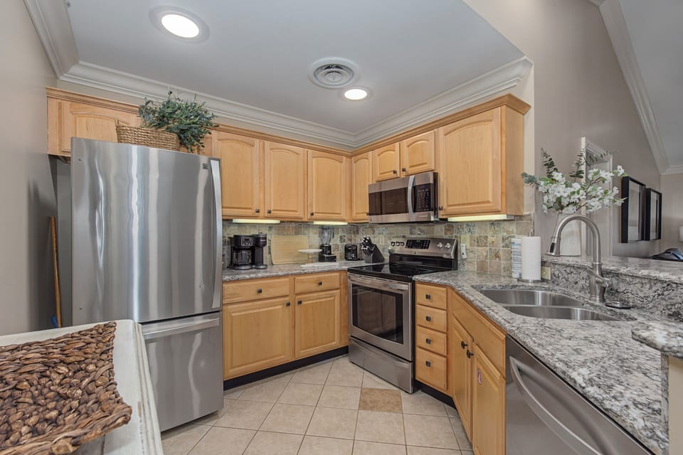 Full kitchen