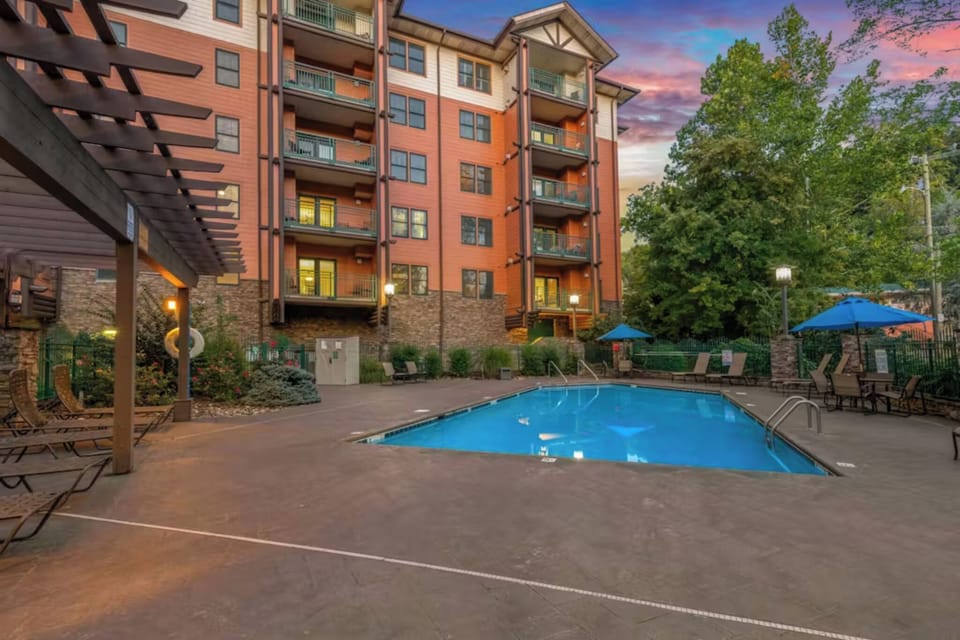Baskins Creek outdoor pool