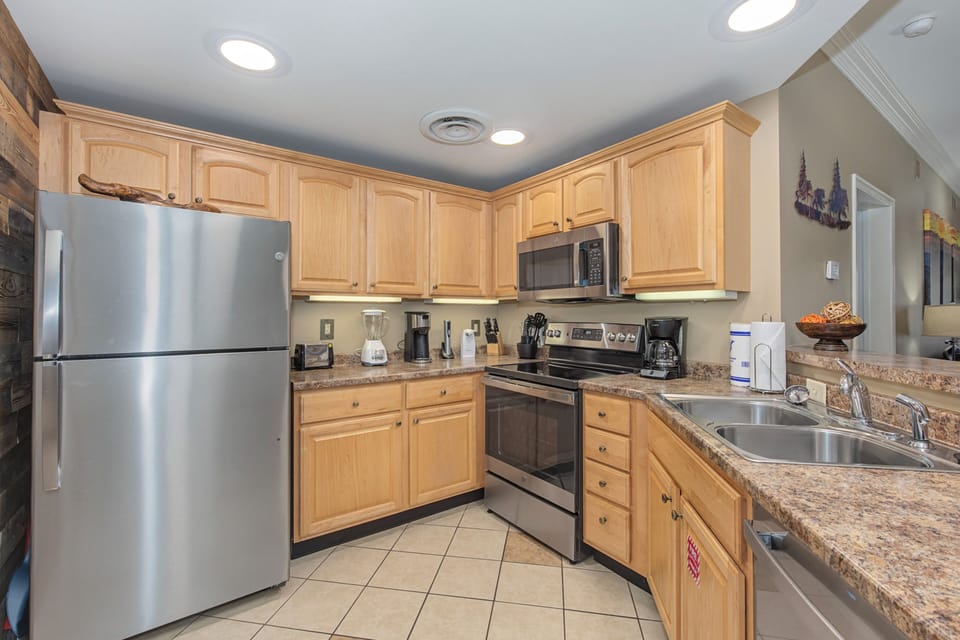 Full kitchen