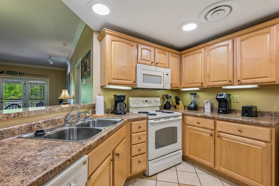 Full kitchen