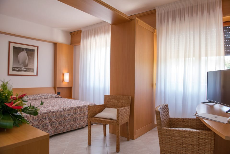 Minibar, in-room safe, desk, blackout drapes