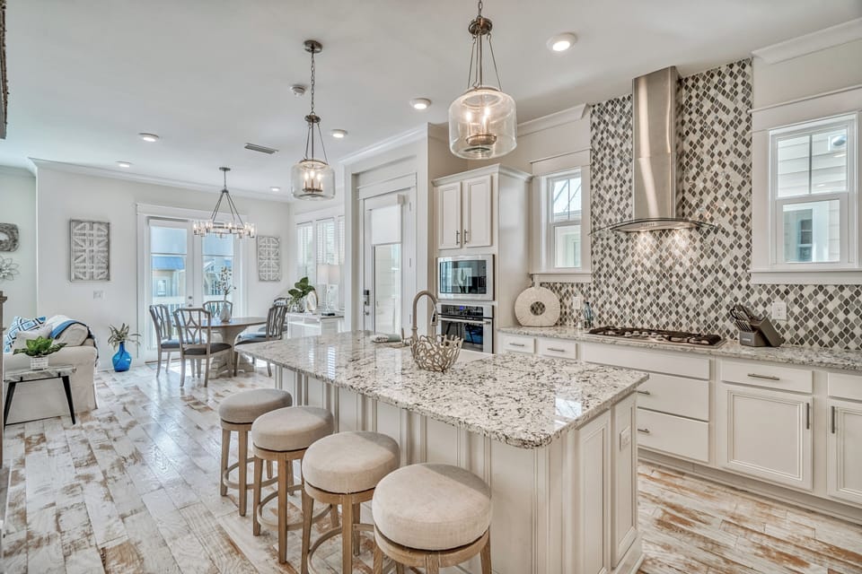 Bar Seating for 4 - Perfect for Breakfast or Quick Bites!