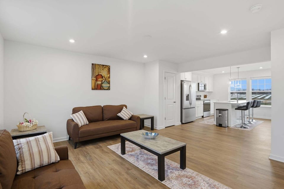 Home Decor, Building, Furniture, Indoors, Living Room