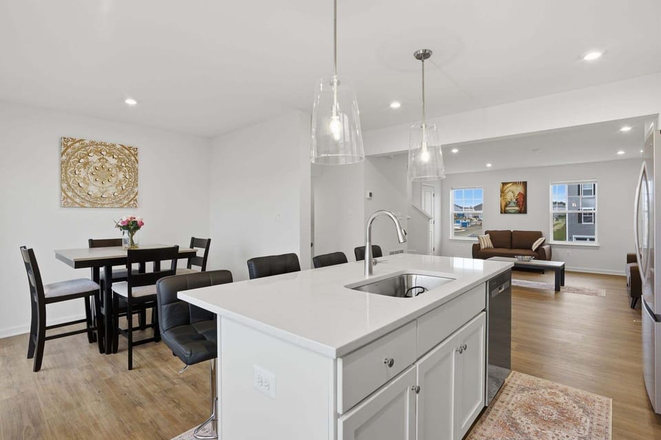 Architecture, Building, Dining Room, Dining Table, Furniture