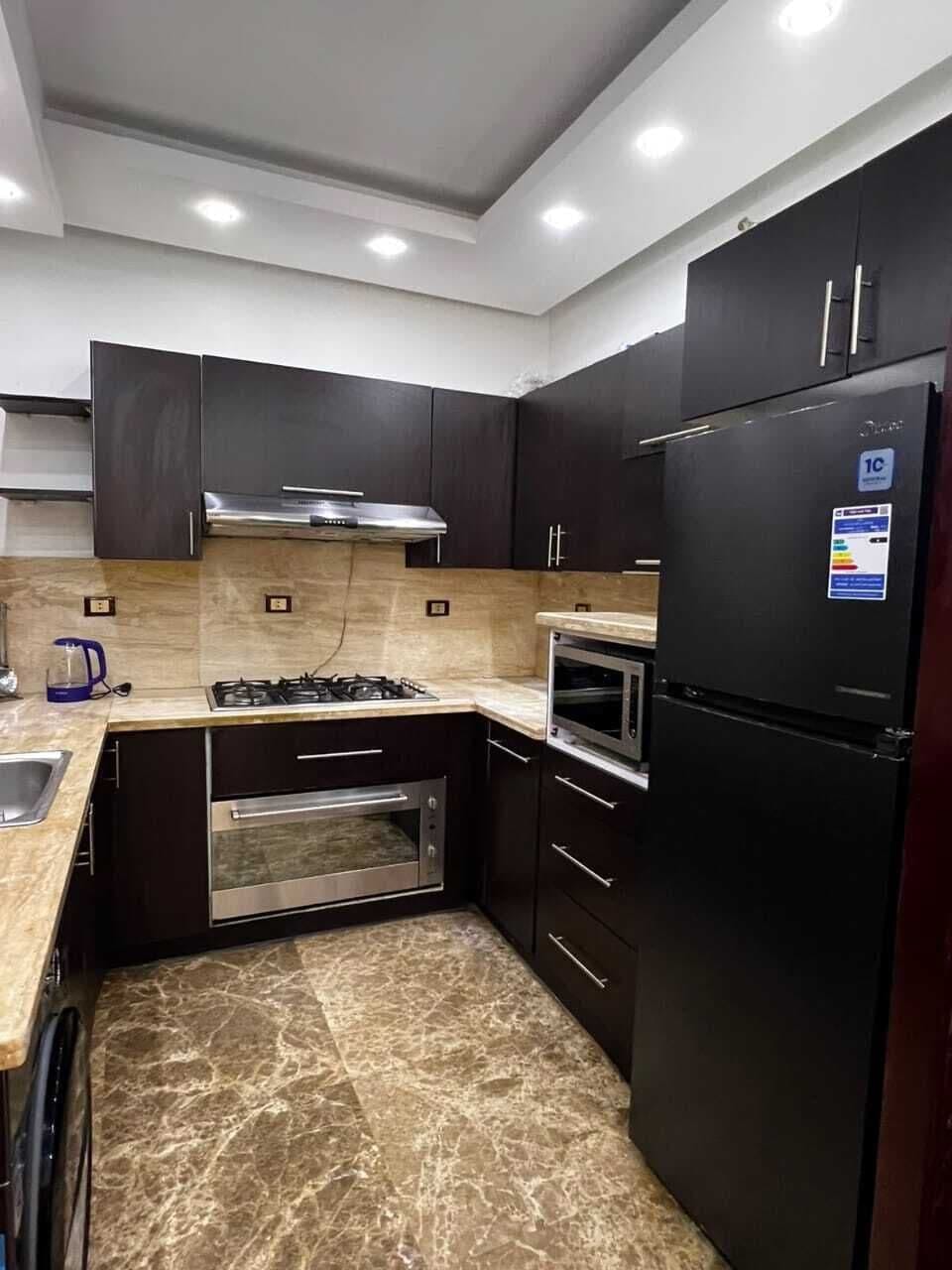 Microwave, oven, stovetop, cookware/dishes/utensils