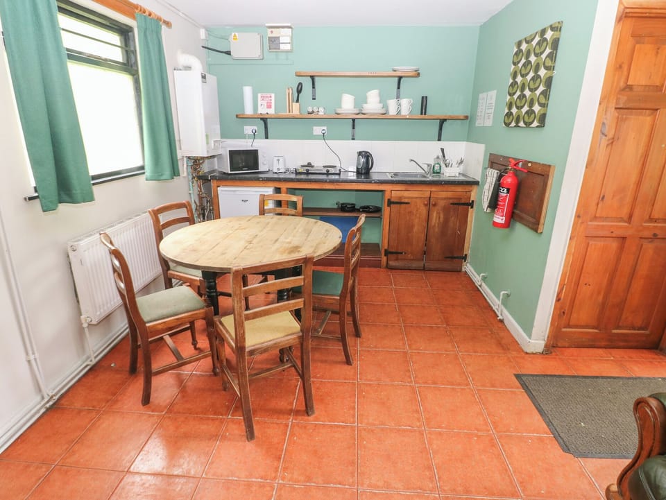 Cottage | Dining